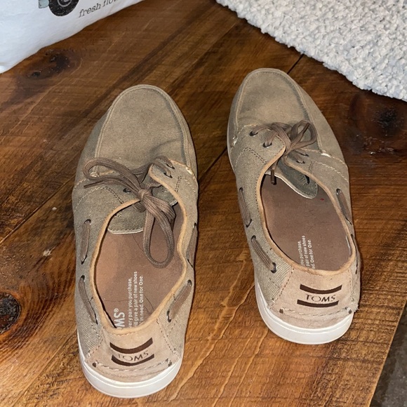 Size 12 men’s Tom’s boat shoes euc worn twice - Picture 4 of 7
